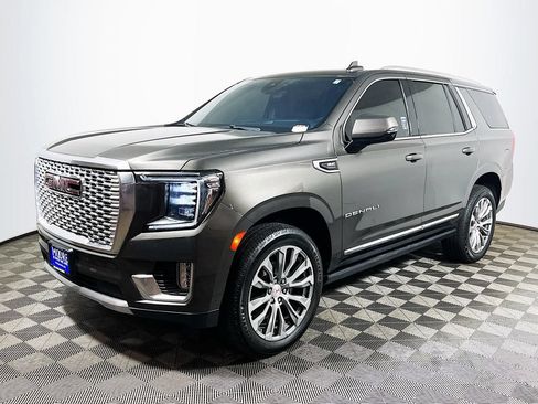 Used 2021 GMC Yukon Denali w/ Denali Premium Package AWD/4WD image 3