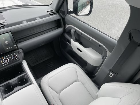 New 2026 Land Rover Defender 110 X-Dynamic SE AWD/4WD image 18