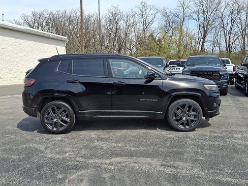 Certified 2024 Jeep Compass Limited w/ High Altitude Package AWD/4WD image 9