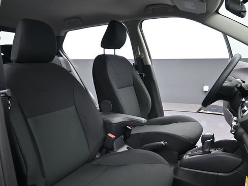 New 2025 Nissan Kicks Play S image 11