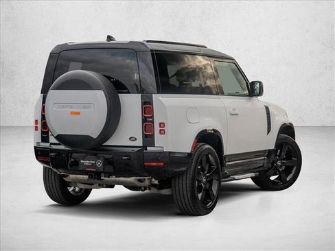 Used 2023 Land Rover Defender 90 X-Dynamic SE image 3