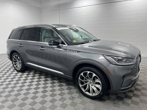 Certified 2025 Lincoln Aviator Reserve w/ Illumination Package AWD/4WD image 4