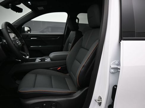 New 2026 GMC Acadia AT4 w/ Luxury Package AWD/4WD image 12