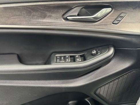 Used 2024 Jeep Grand Cherokee Limited w/ Luxury Tech Group II image 25