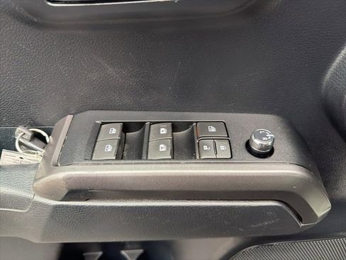 Used 2018 Toyota Tacoma TRD Sport image 18