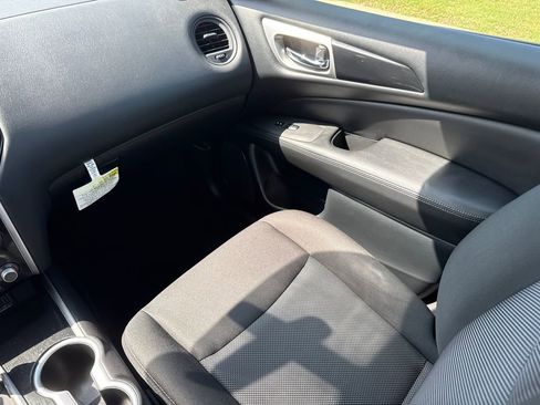 Used 2020 Nissan Pathfinder S FWD image 15