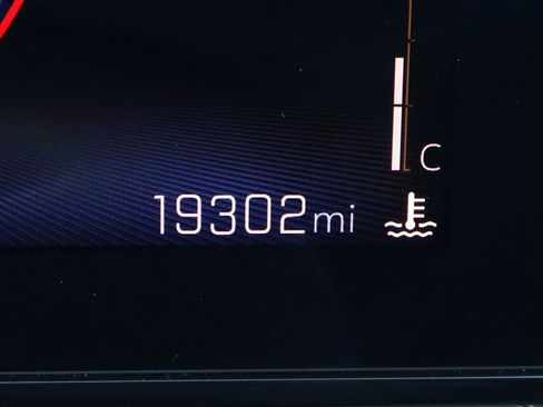 Used 2025 Chevrolet Trax LT w/ LT Convenience Package image 26