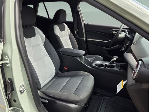 Used 2024 Chevrolet Trax RS w/ Driver Confidence Package FWD image 19