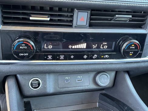 Used 2023 Nissan Rogue SV FWD image 16