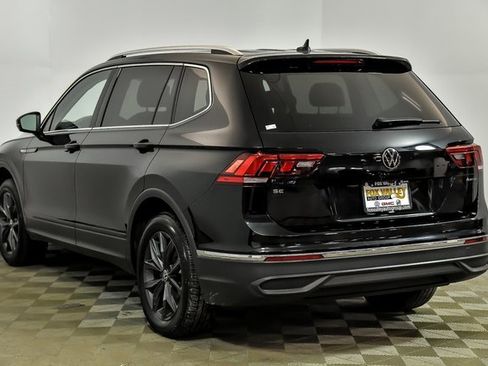 Certified 2022 Volkswagen Tiguan SE image 4