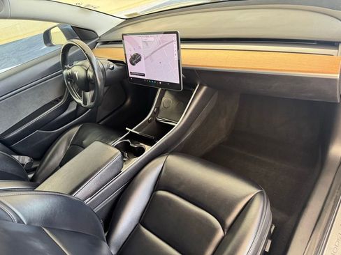 Used 2018 Tesla Model 3 Long Range image 17