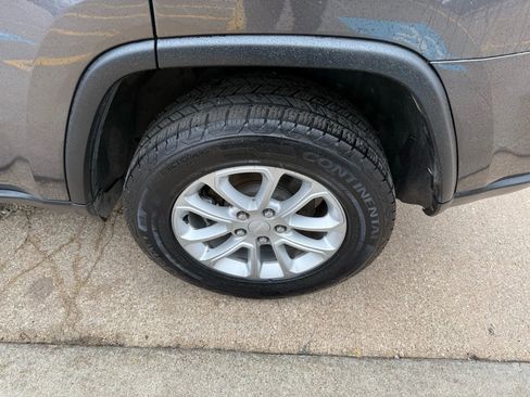 Used 2021 Jeep Grand Cherokee Laredo X image 58