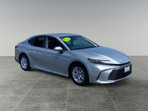 Used 2025 Toyota Camry LE FWD image 7