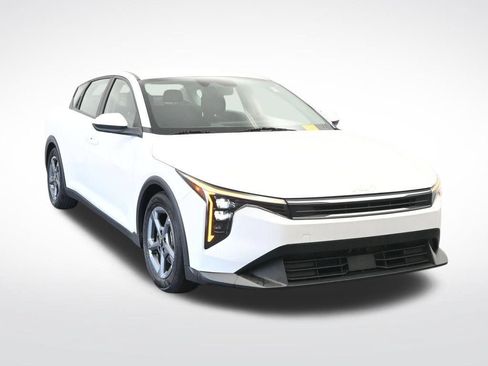 Used 2025 Kia K4 FWD image 3