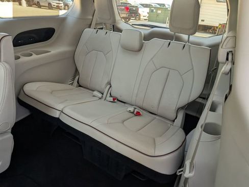 Used 2019 Chrysler Pacifica Limited FWD image 21
