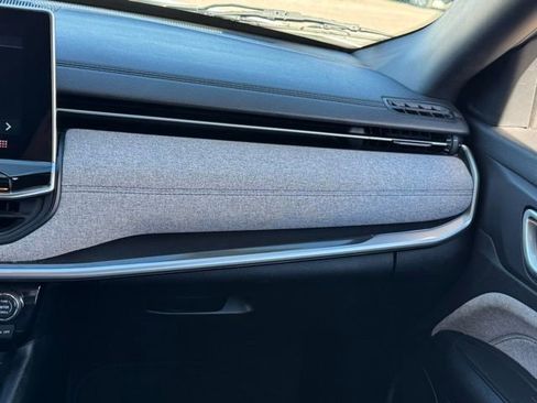 Used 2023 Jeep Compass Latitude image 20