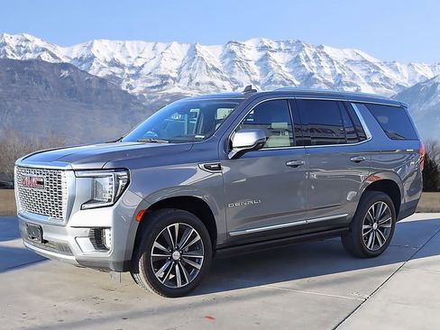 Used 2021 GMC Yukon Denali w/ Denali Premium Package image 2