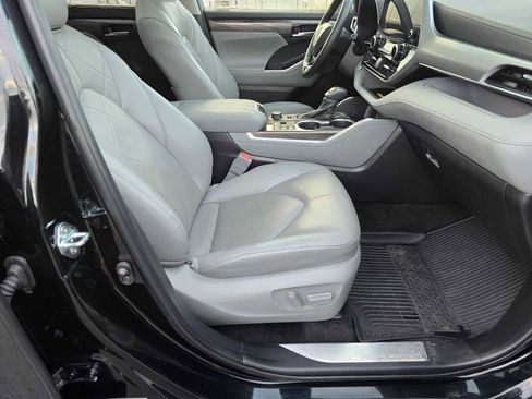 Used 2024 Toyota Highlander Platinum image 14