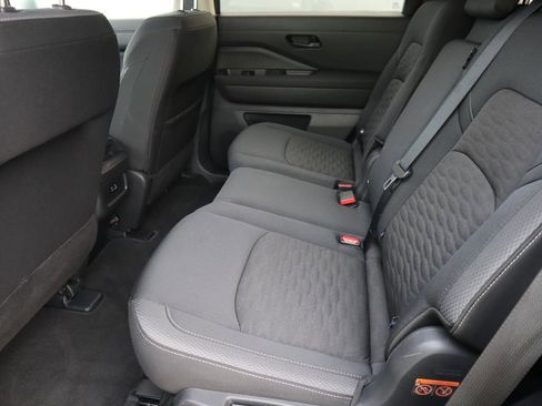 Used 2025 Nissan Pathfinder S image 31