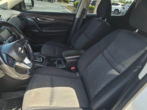 Used 2018 Nissan Rogue SV AWD/4WD image 17