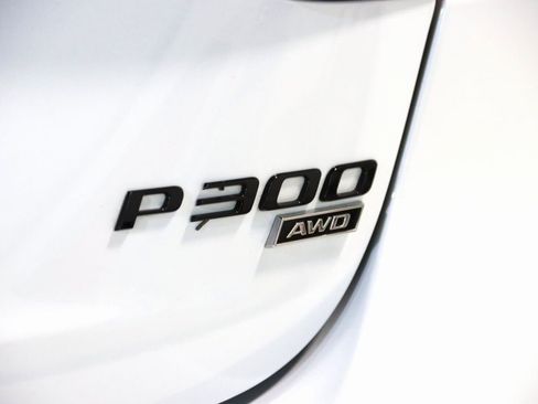 Used 2021 Jaguar XF R-Dynamic SE image 12