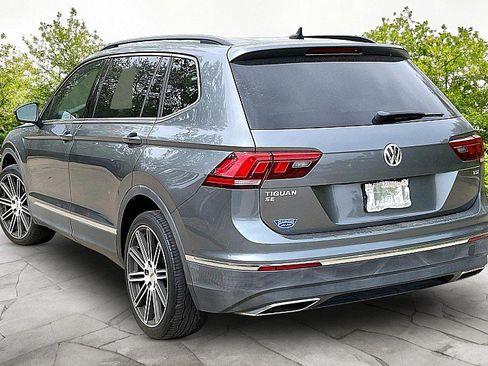Used 2018 Volkswagen Tiguan SE w/ Panoramic Sunroof Package FWD image 4