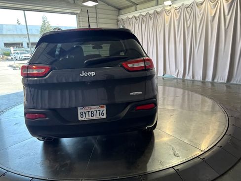 Used 2016 Jeep Cherokee Latitude FWD image 6