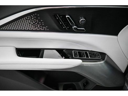 Used 2023 Cadillac Lyriq 2WD image 8