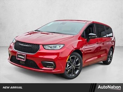 New 2026 Chrysler Pacifica Select