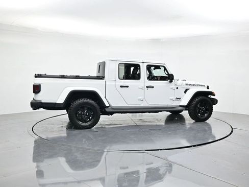 Used 2025 Jeep Gladiator Sport AWD/4WD image 2