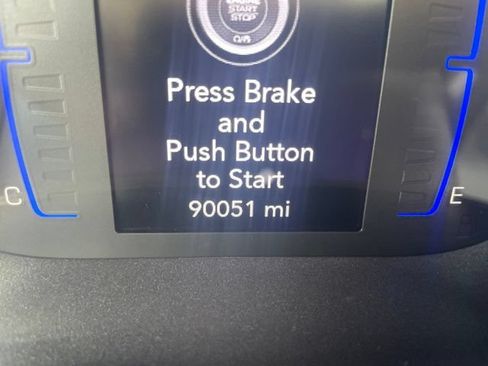Used 2020 Chrysler Voyager Lxi FWD image 16