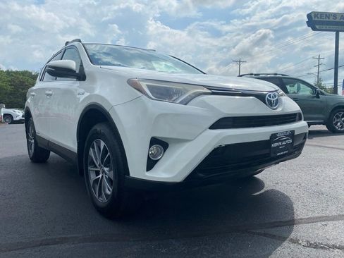 Used 2016 Toyota RAV4 XLE AWD/4WD image 3