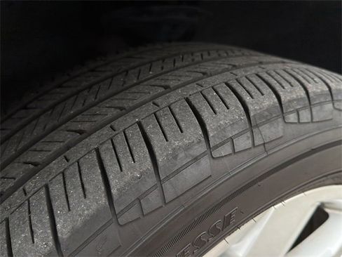 Used 2021 Volkswagen Atlas SE w/ Towing Package image 4