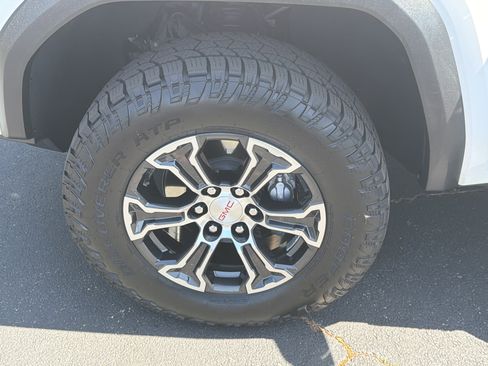 Used 2024 GMC Canyon AT4 w/ Technology Package AWD/4WD image 13