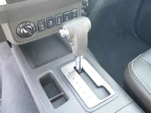 Used 2019 Nissan Frontier PRO-4X image 30