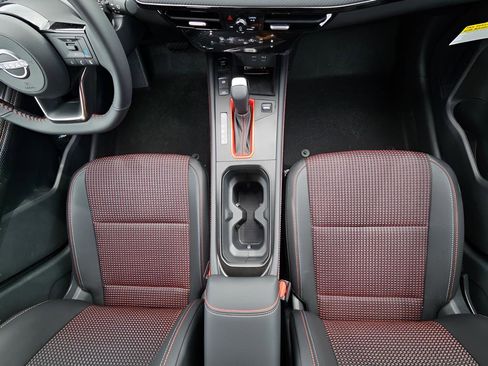 New 2026 Nissan Kicks SR FWD image 16