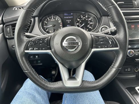 Used 2020 Nissan Rogue SV image 15