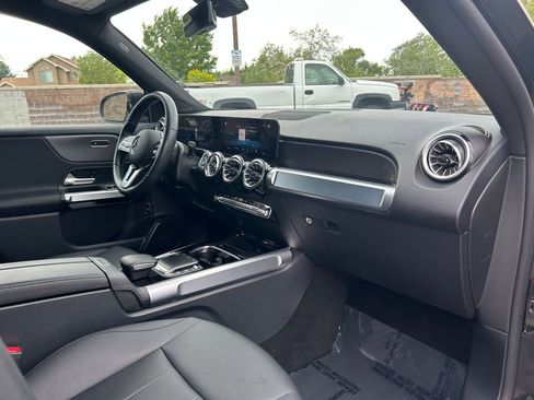Used 2022 Mercedes-Benz GLB 250 4MATIC image 28