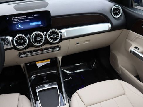 New 2025 Mercedes-Benz GLB 250 image 28