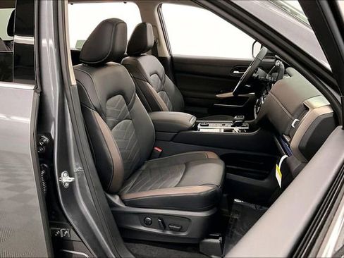 New 2025 Nissan Pathfinder Platinum w/ Cargo Package image 38