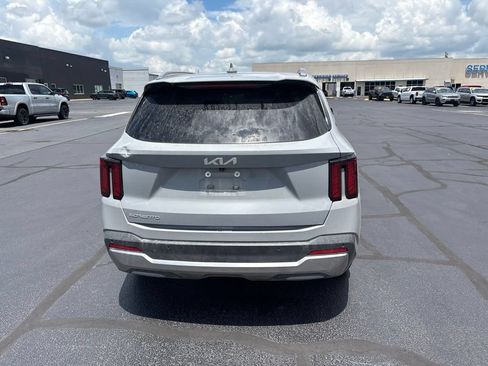 Used 2024 Kia Sorento S w/ Panoramic Sunroof Package FWD image 11