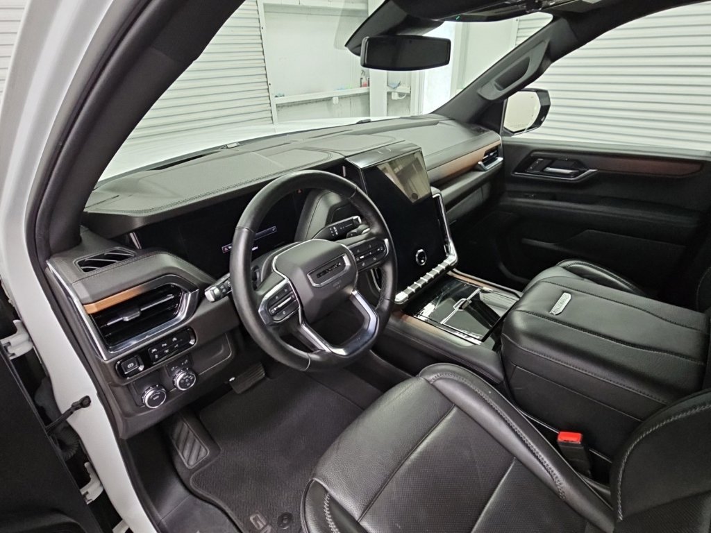 Certified 2025 GMC Yukon Denali RWD image 12
