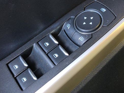 Used 2022 Ford Explorer XLT image 27