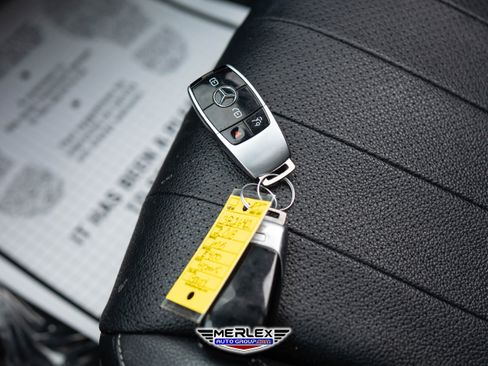 Used 2018 Mercedes-Benz E 400 4MATIC Sedan w/ Premium 3 Package image 49