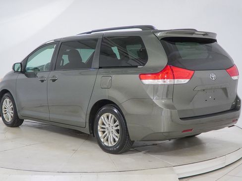 Used 2012 Toyota Sienna XLE image 7