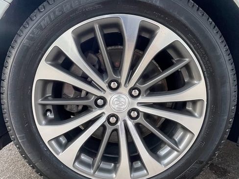 Used 2017 Buick LaCrosse Essence FWD image 12