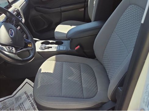 Used 2021 Ford Escape SE w/ Cold Weather Package AWD/4WD image 2