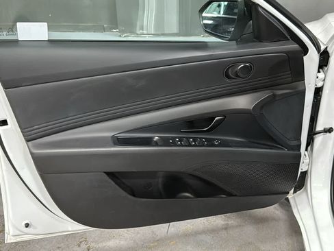 Used 2025 Hyundai Elantra Sport FWD image 9