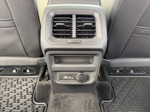 Used 2024 Volkswagen Tiguan Wolfsburg Edition image 32