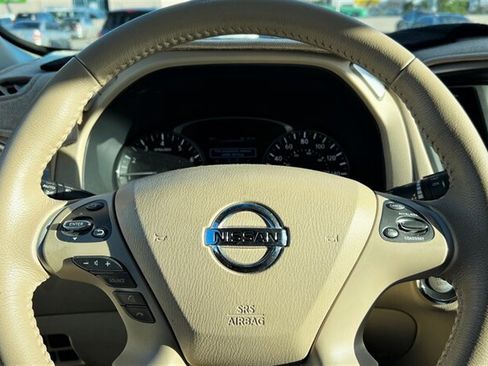 Used 2015 Nissan Pathfinder SV FWD image 9